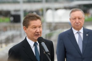 Возле «Газпром Арены» открылся уникальный всепогодный, всесезонный бассейн под открытым небом